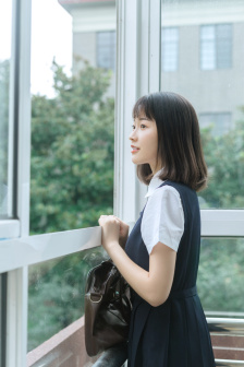 这个老阿姨很有女人味